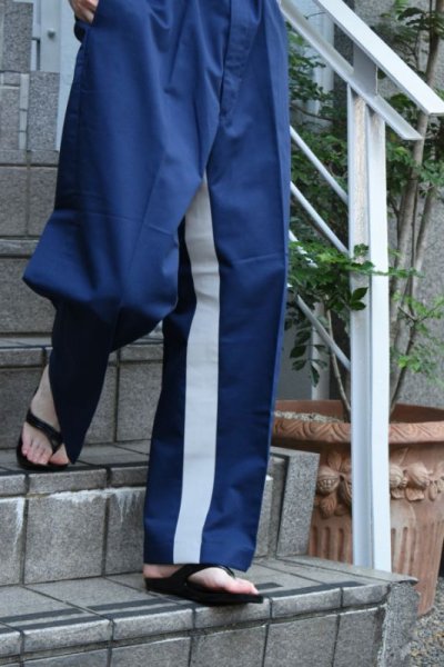 画像2: 〚TEXTURES〛 Inside Stripe Slacks - Navy × Reflector -