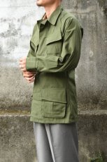 画像2: [DEADSTOCK] 70's US ARMY jungle fatigue jacket (2)