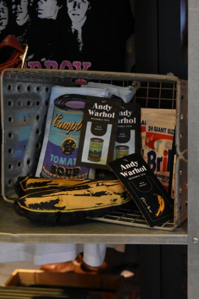 画像1: [NEW] Chronicle Books (クロニクルブックス) PACKABLE TOTE -ANDY WARHOL- [BANANA]