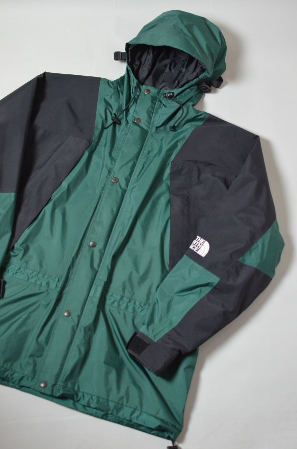 90's THE NORTH FACE MOUNTAIN LIGHT JACKET が入荷いたしました